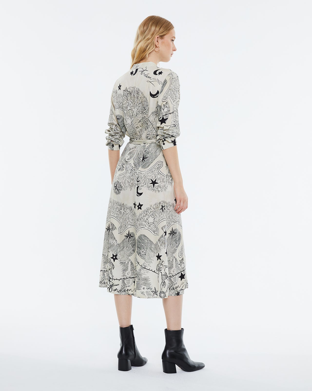 Long-sleeved printed midi dress.