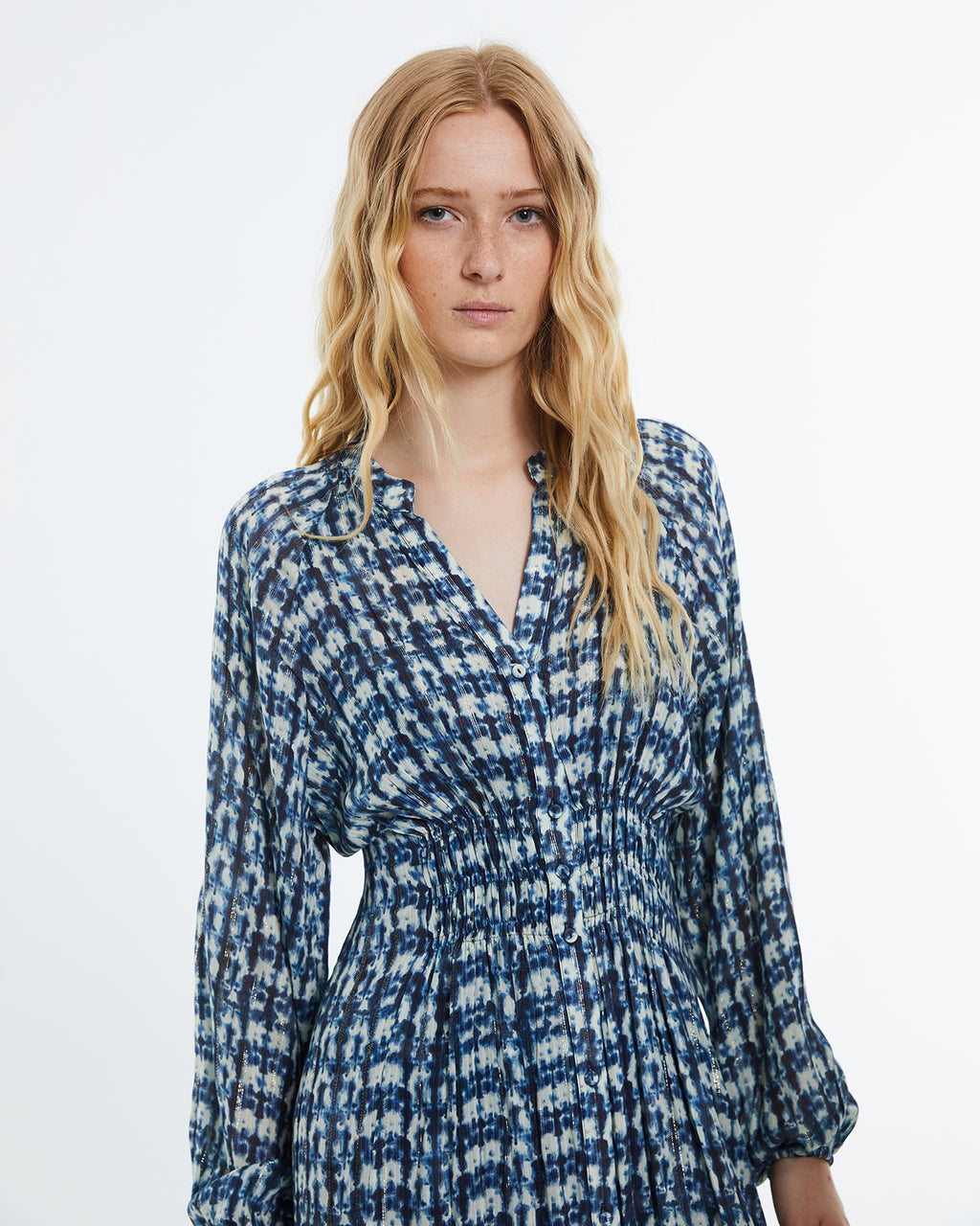 Printed midi dress, V-neck, long sleeves. Lined.