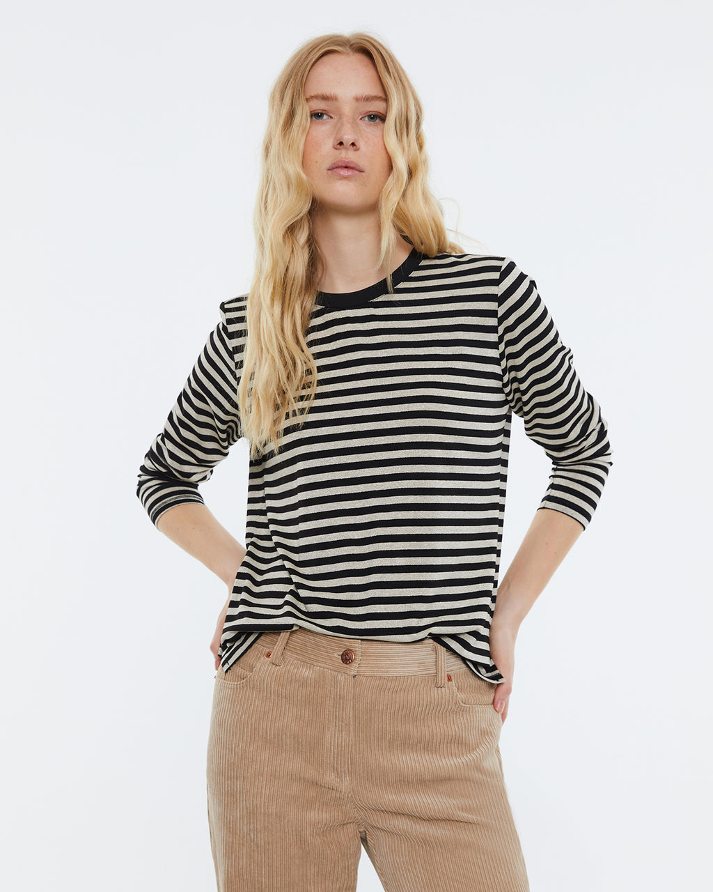 Women's striped print t-shirt with round neckline and long sleeves.