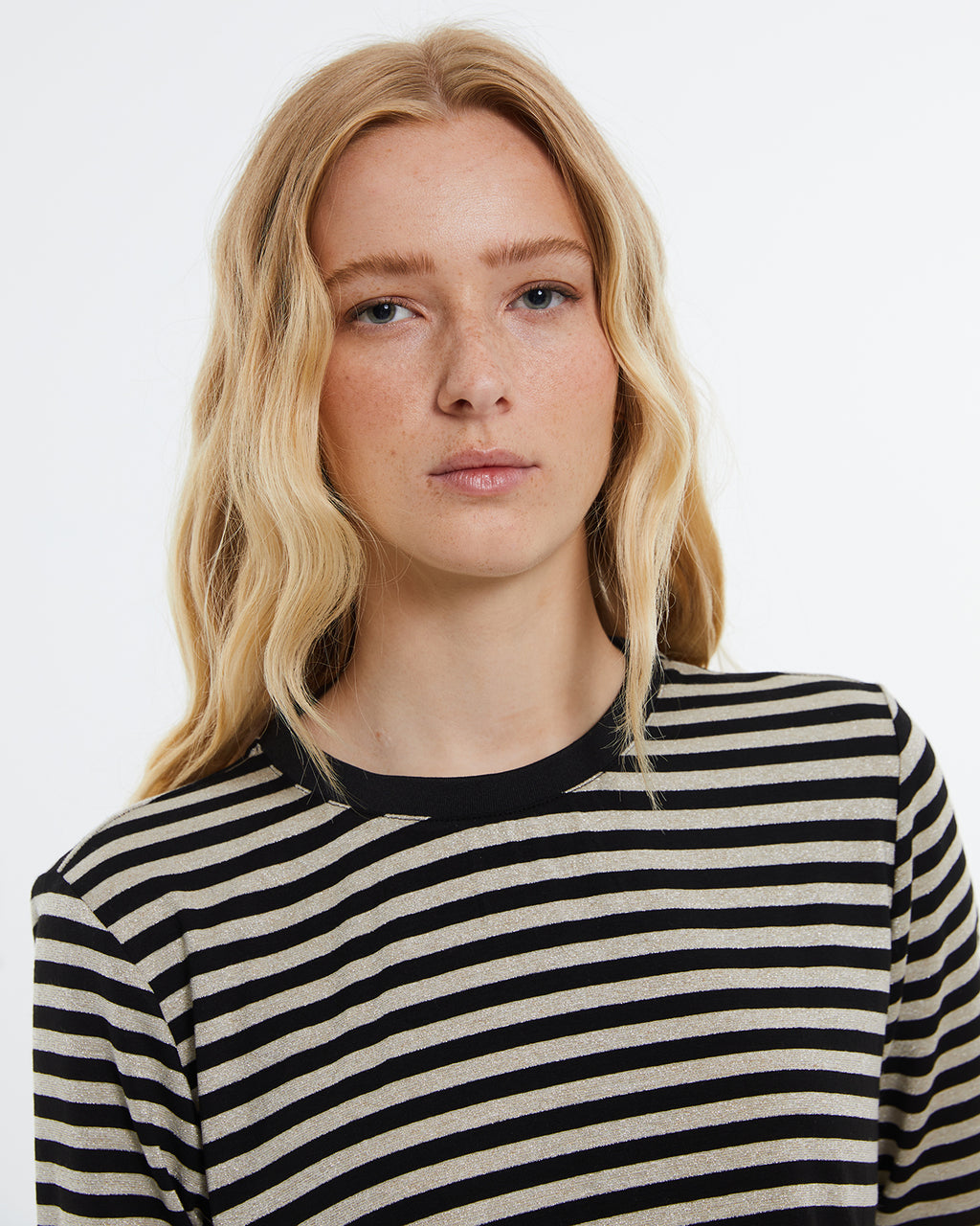 Women's striped print t-shirt with round neckline and long sleeves.