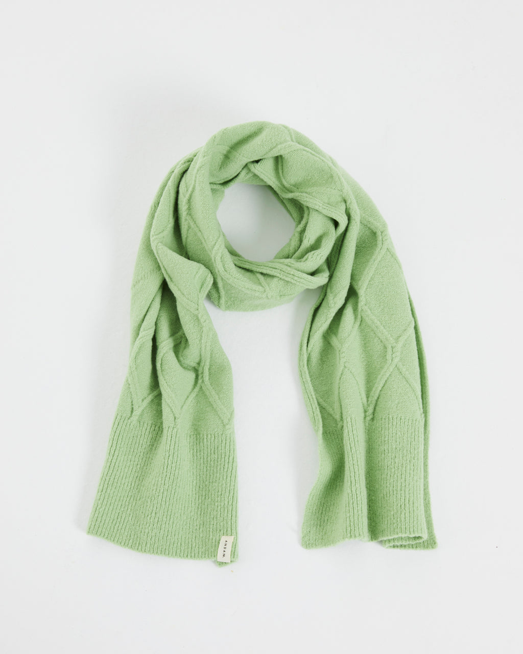 Knitted scarf with braided structure