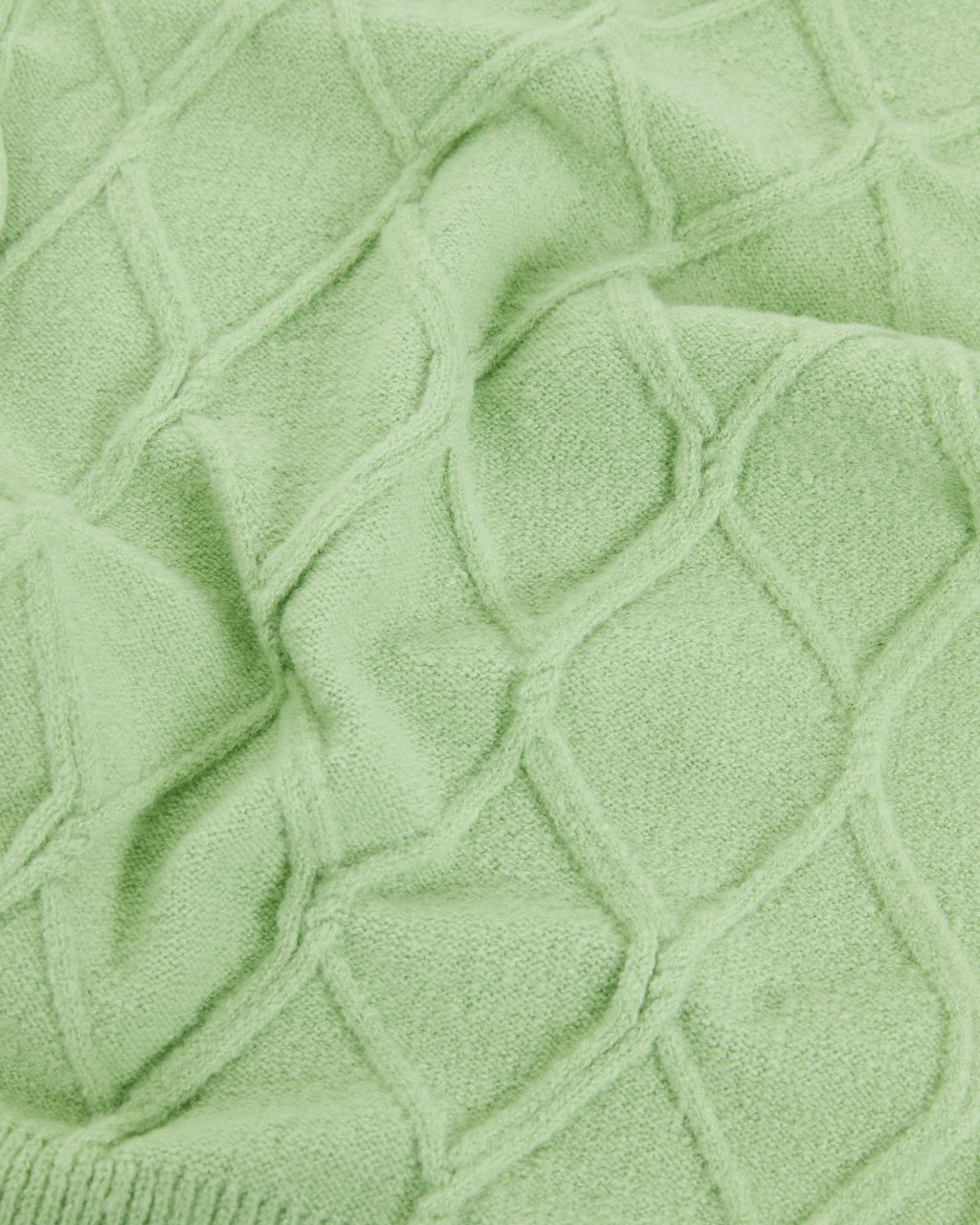 Knitted scarf with braided structure
