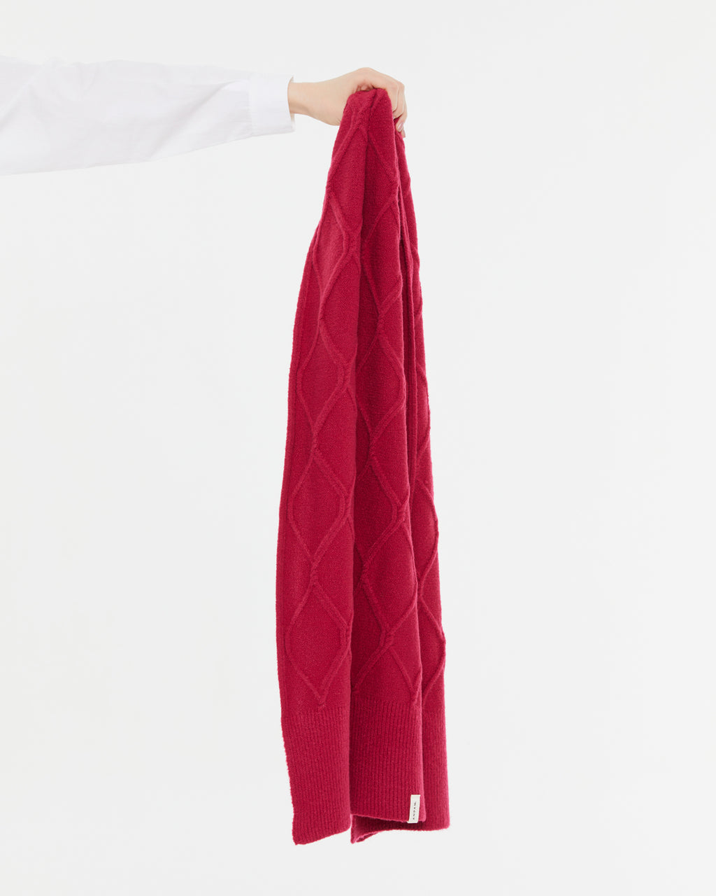 Knitted scarf with braided structure
