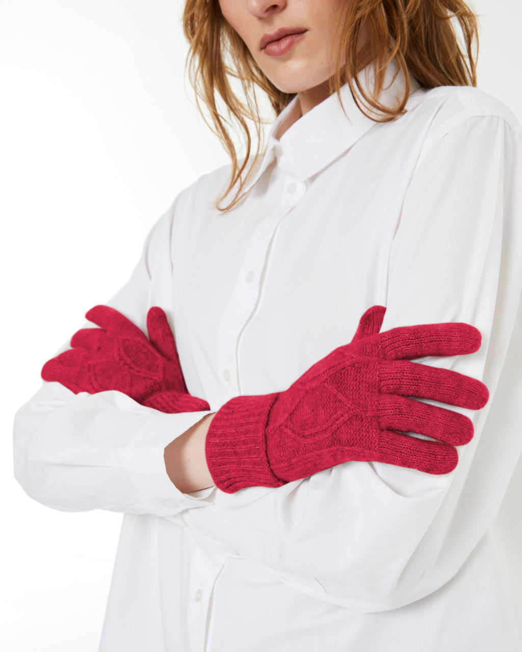 Women's knitted gloves with braided structure