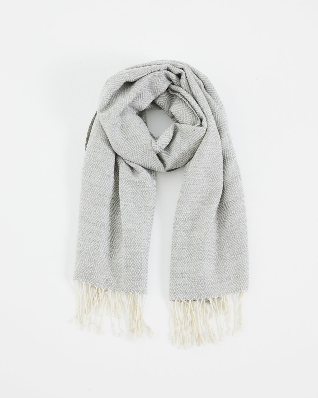 Fular jacquard geométrico rematado con flecos