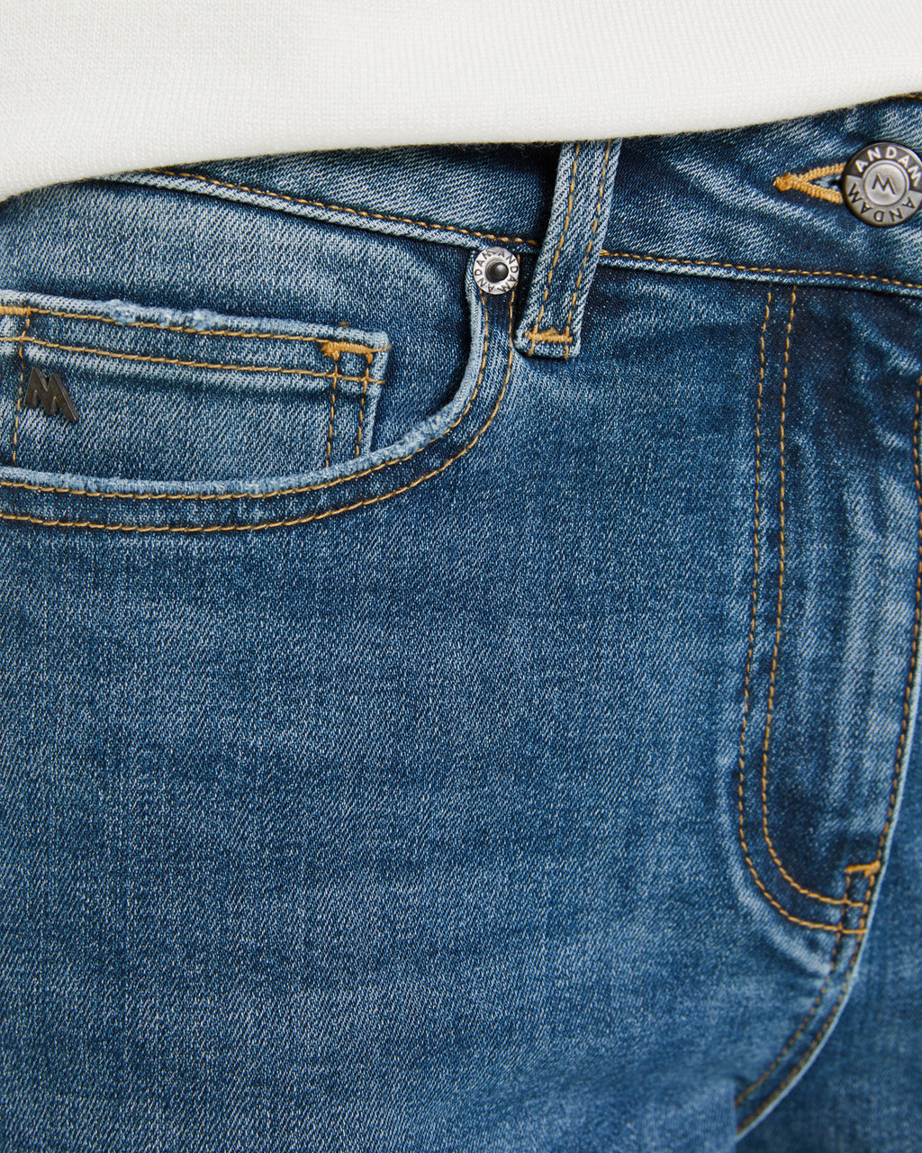 Damenjeans mit geradem Bein, hoher Taille und Reißverschluss
