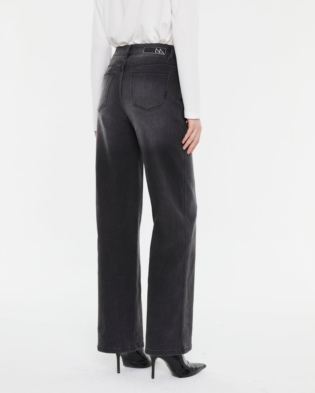 Damenjeans mit hoher Taille und weitem Bein