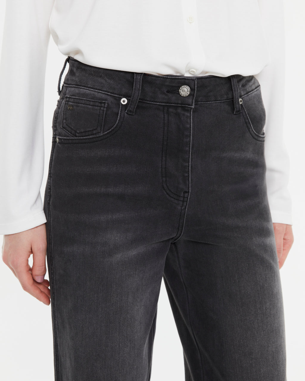 Damenjeans mit hoher Taille und weitem Bein