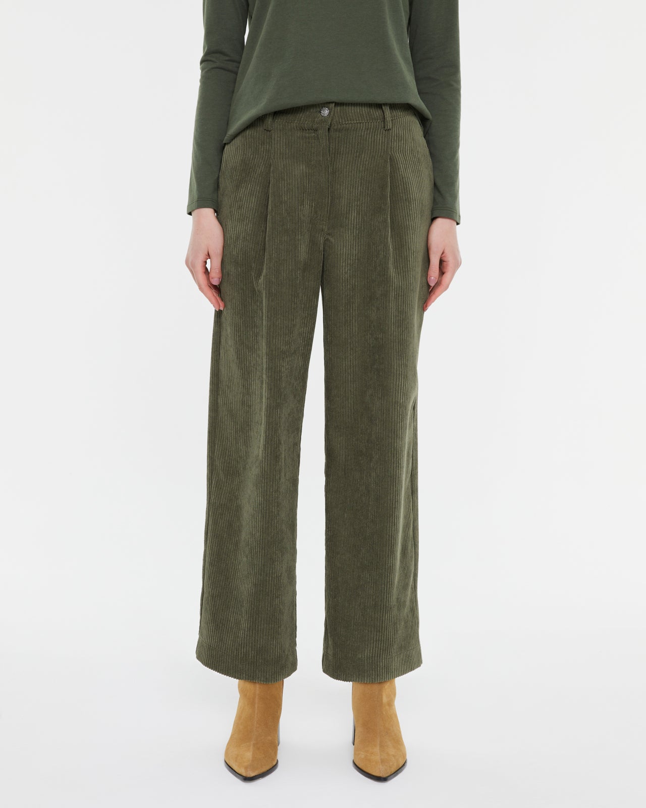 Pantalón ancho tobillero de pana con pinzas tiro alto