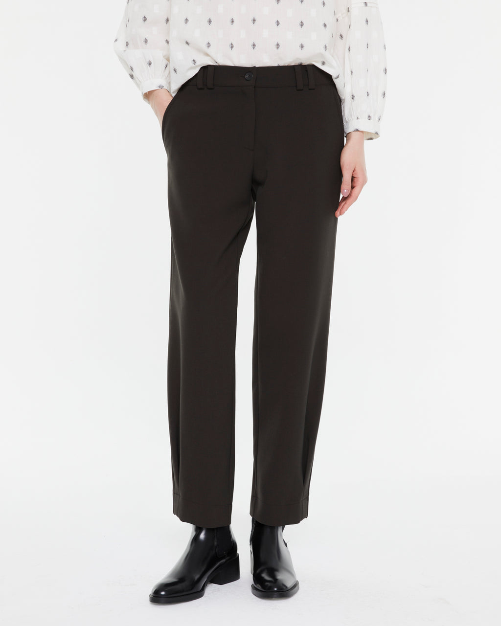 Women's carrot-style trousers with elastic waistband