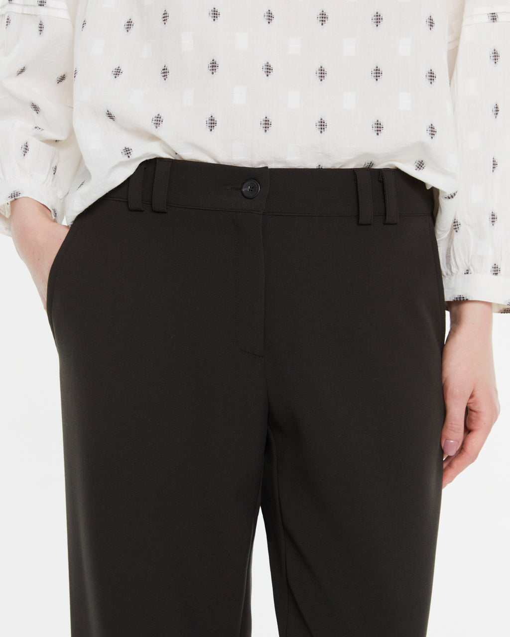 Women's carrot-style trousers with elastic waistband