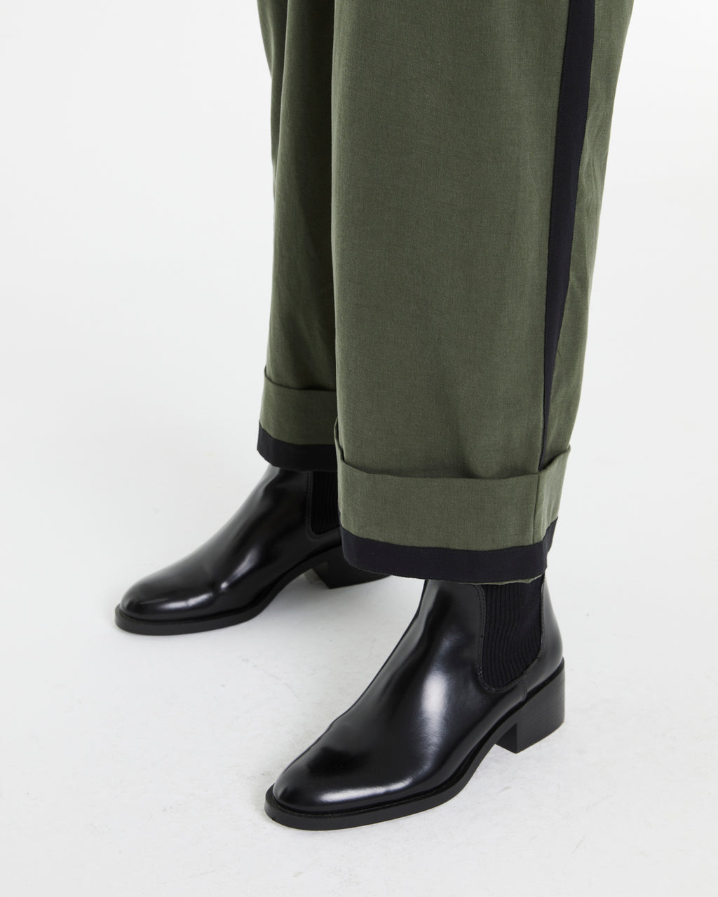 Pantalón ancho de mujer tobillero vuelta en bajo