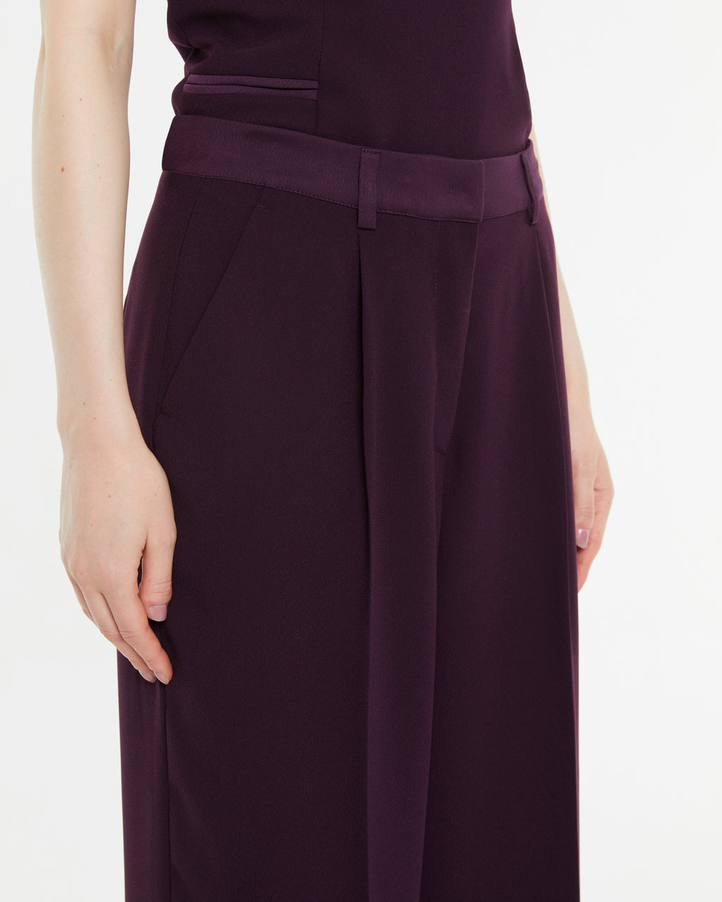 Pantalón ancho de mujer con pinzas de tiro alto