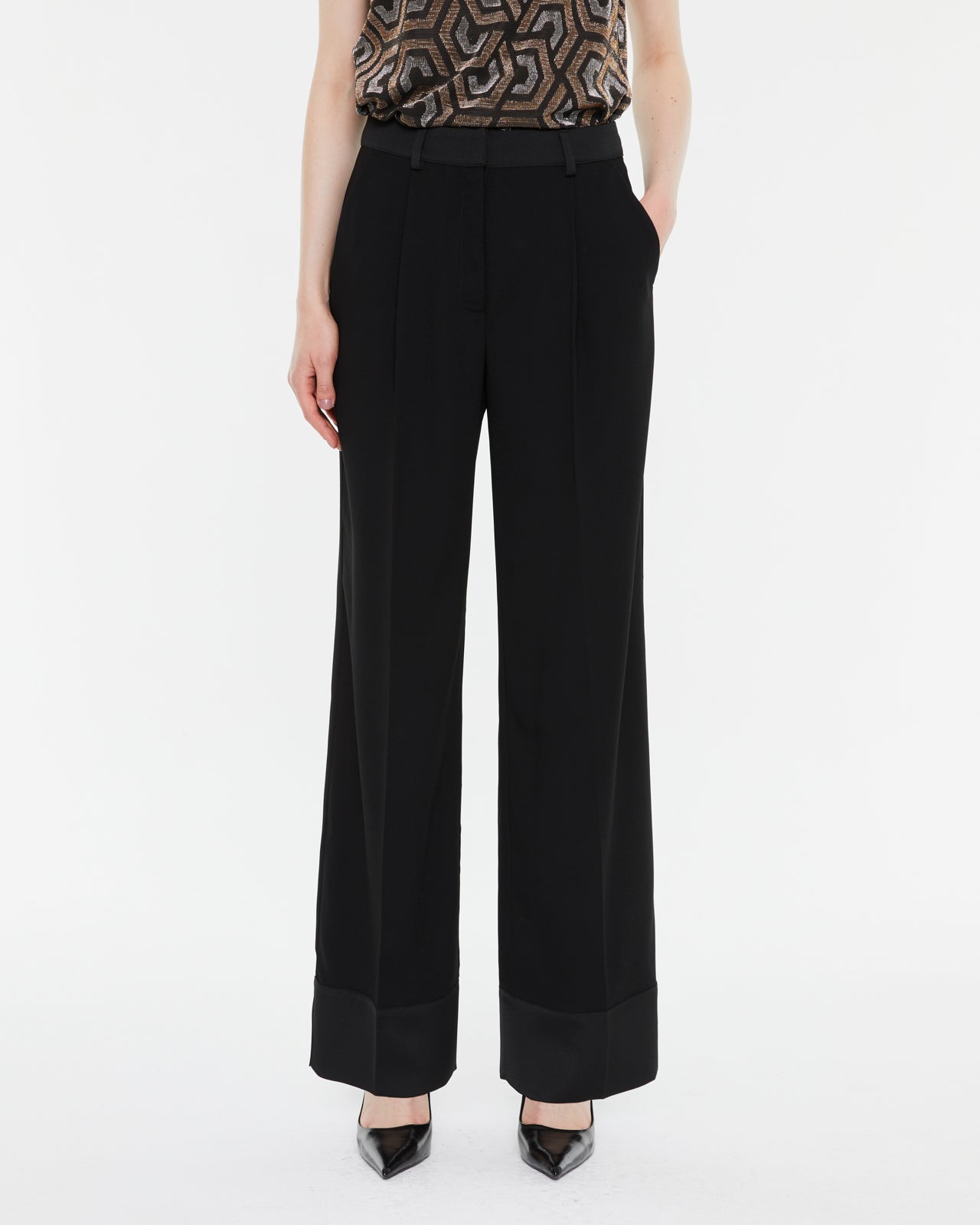 Women's wide-leg trousers with high-waisted pleats