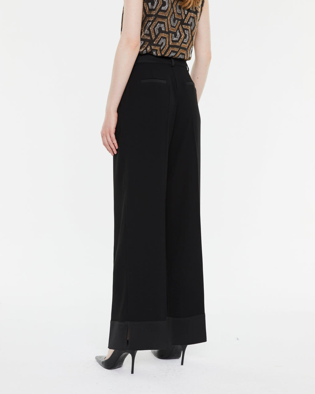 Women's wide-leg trousers with high-waisted pleats