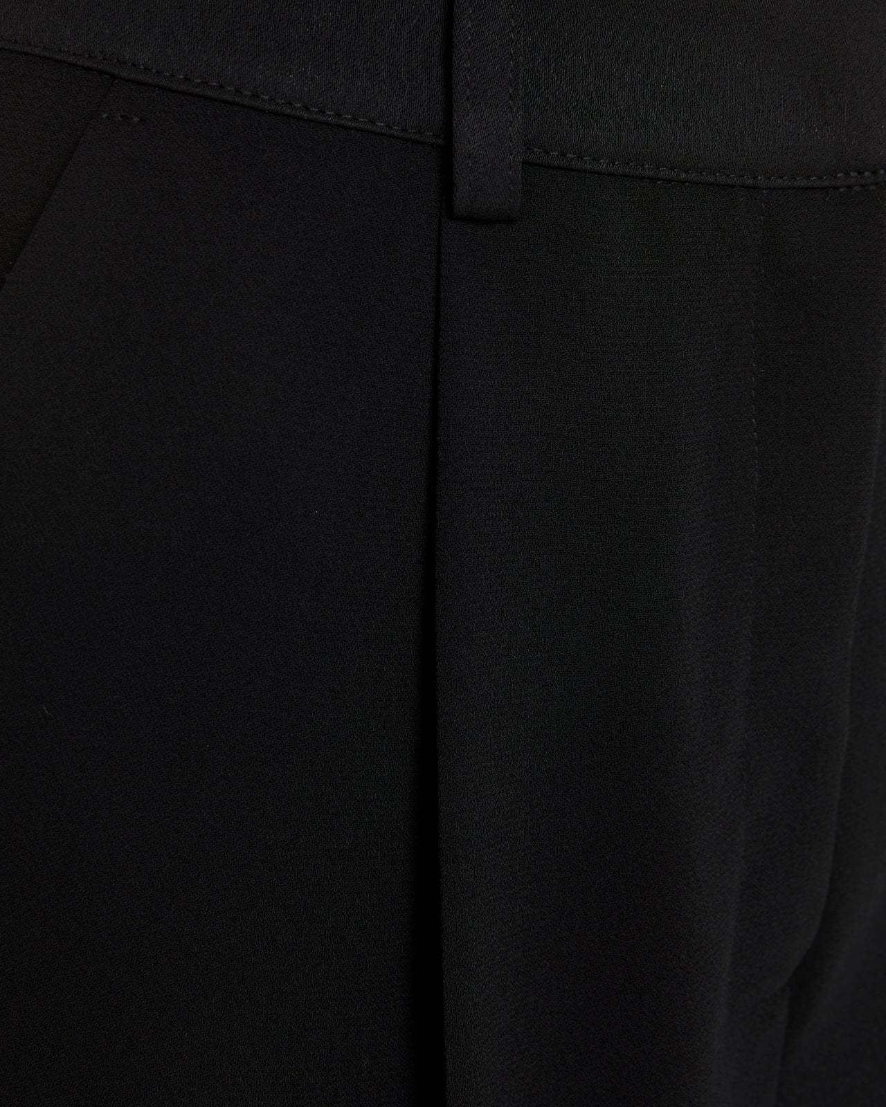 Women's wide-leg trousers with high-waisted pleats