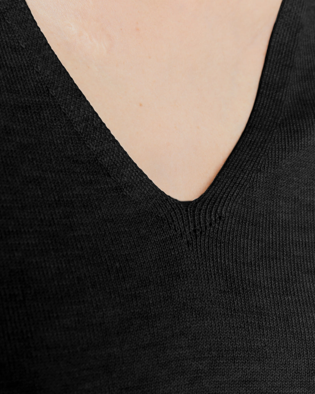 Jersey de mujer punto fino escote pico