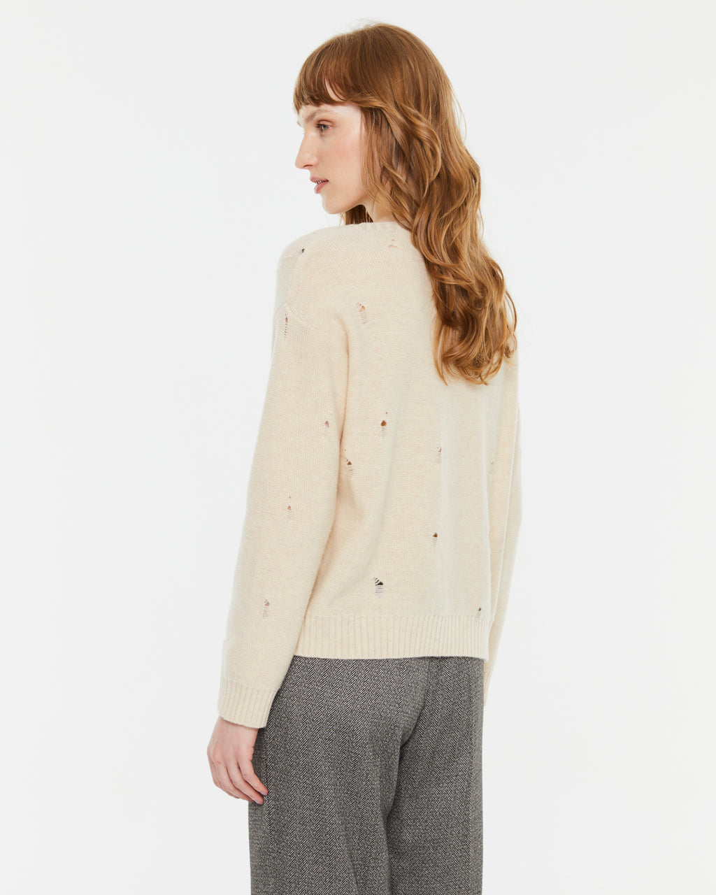 Jersey de mujer cuello redondo tachas y rotos