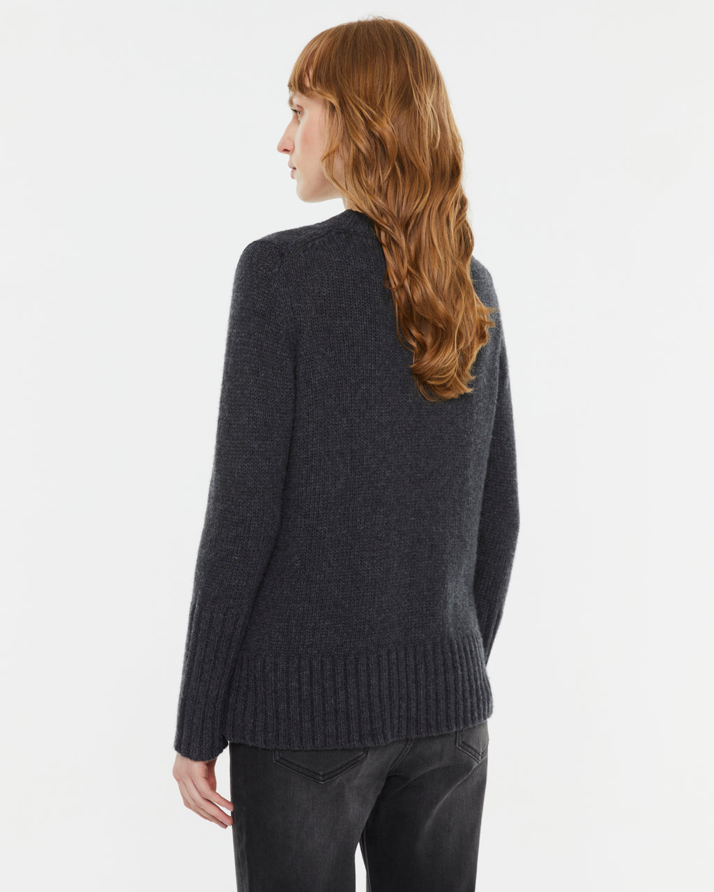 Women's round neck sweater with fantasy embroidery