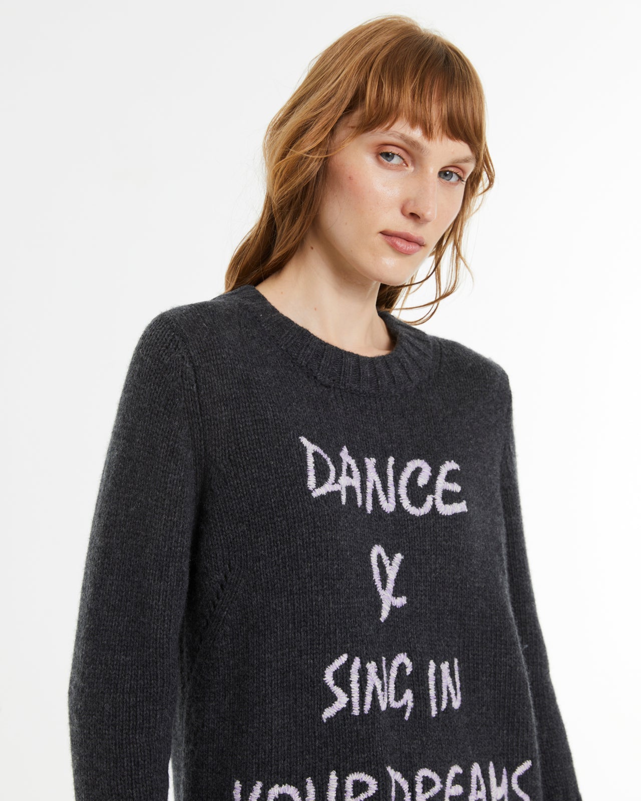 Women's round neck sweater with fantasy embroidery