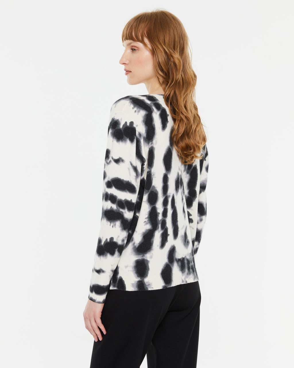 Damenpullover mit Batikmuster und V-Ausschnitt