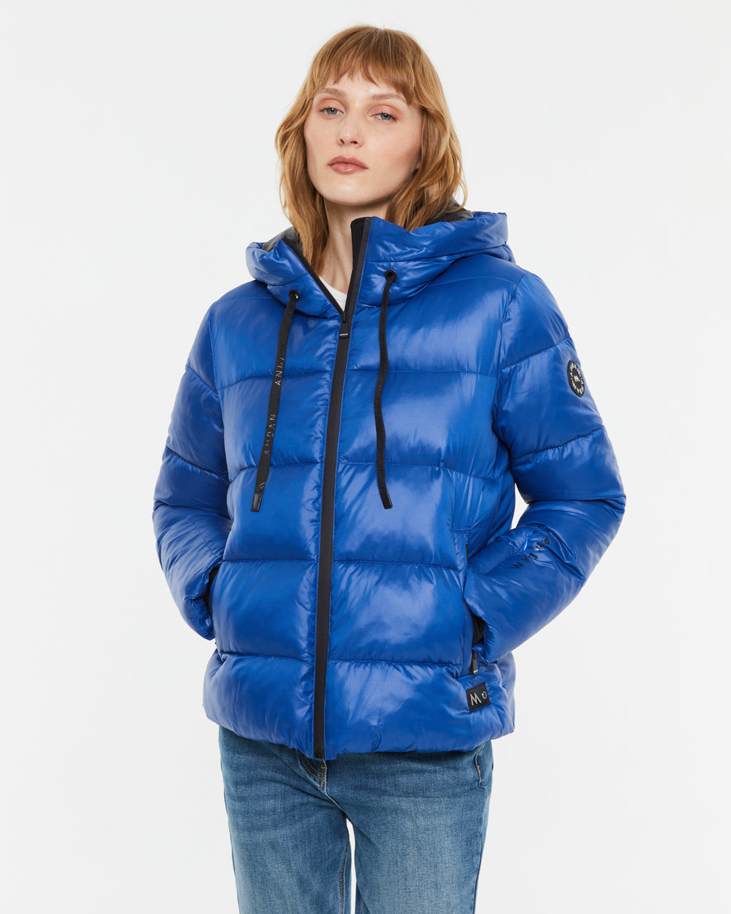 Parka corta de mujer con capucha