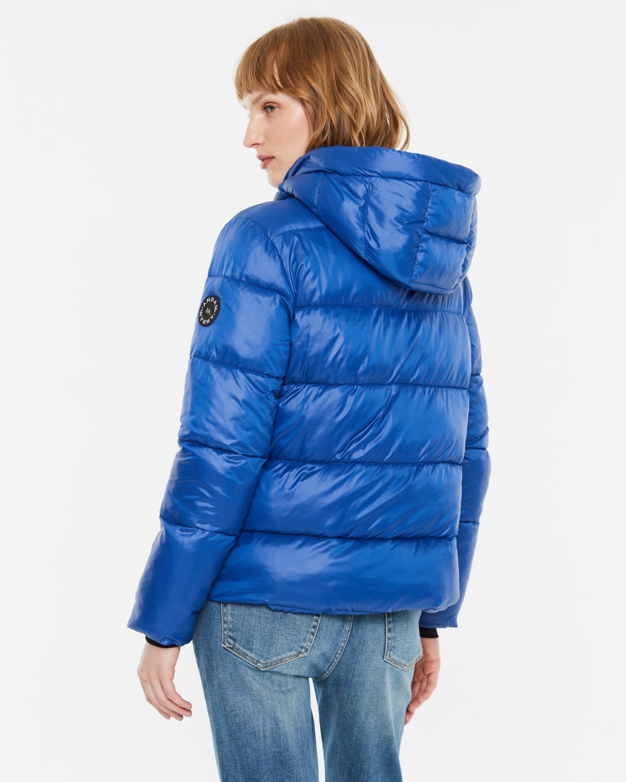 Parka corta de mujer con capucha