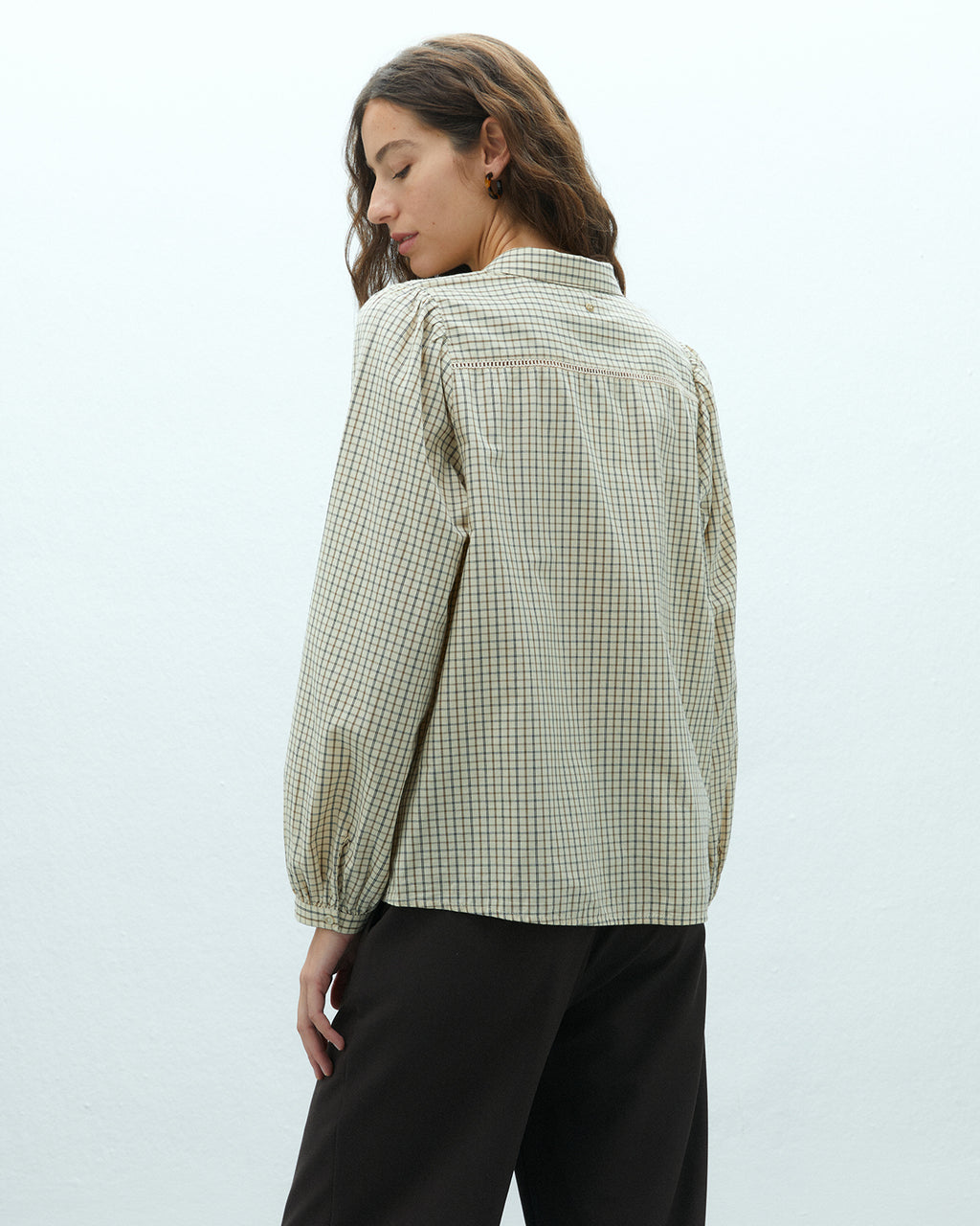 Camisa de mujer estampado cuadros cuello camisero