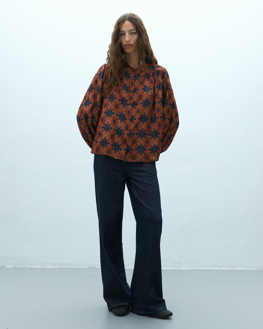 Camisa de mujer estampada cuello mao