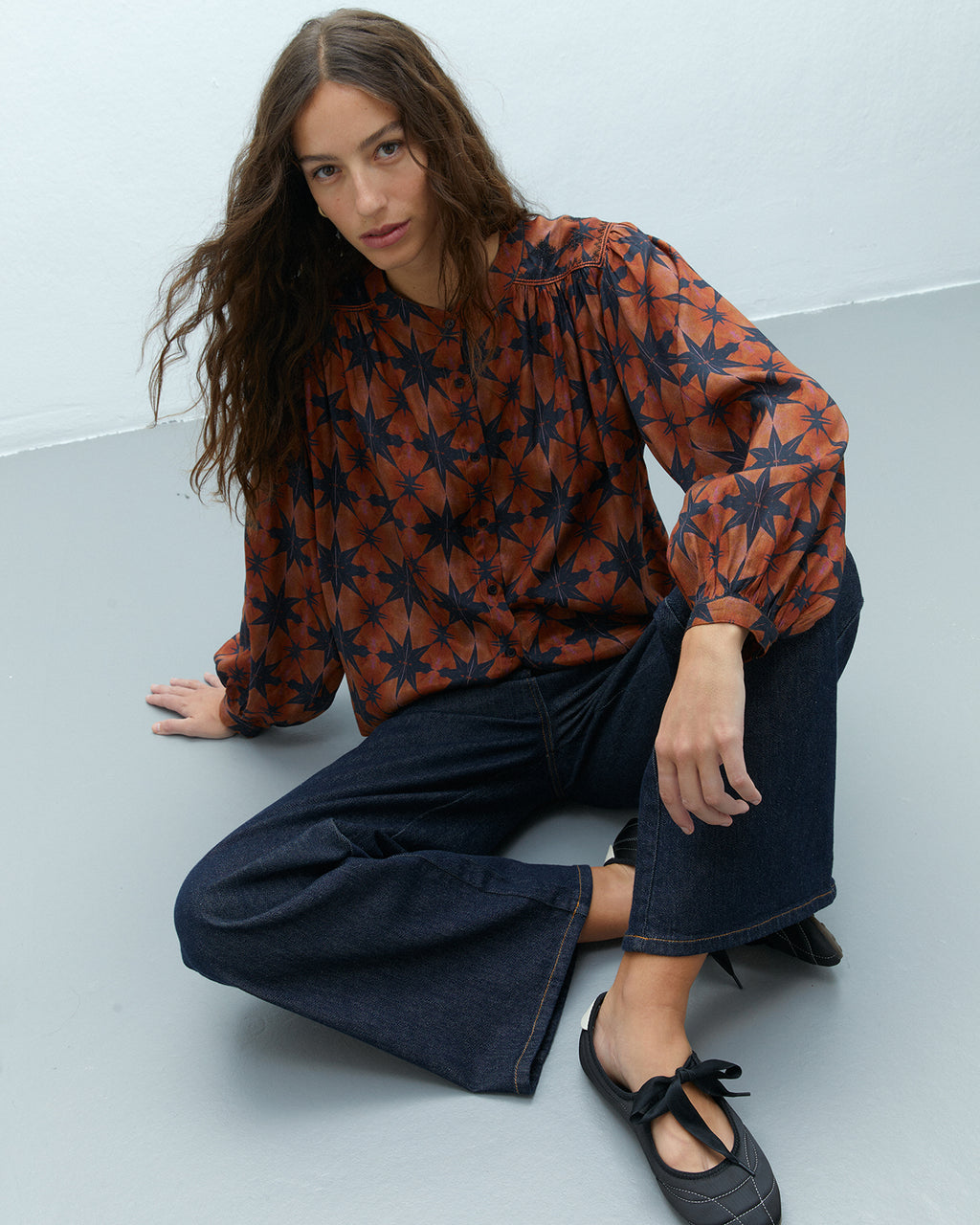 Camisa de mujer estampada cuello mao