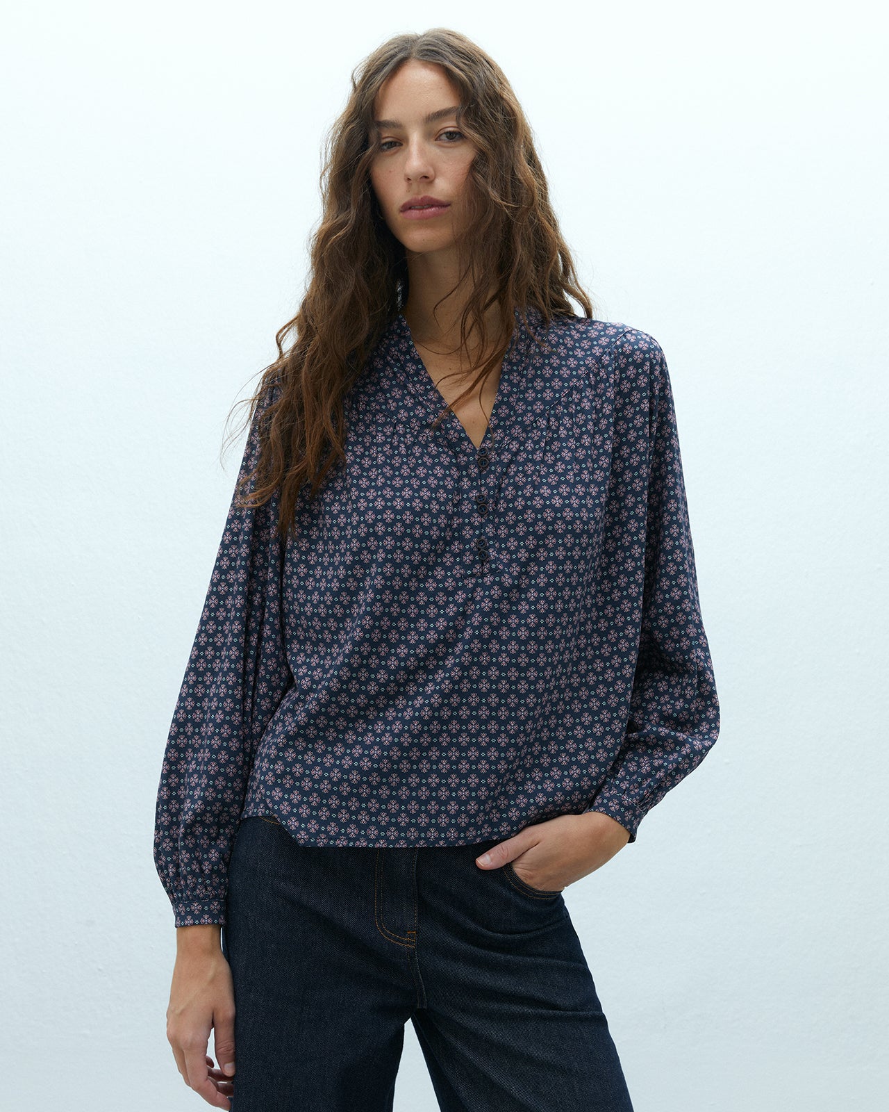 Blusa de mujer estampada cuello mao manga larga