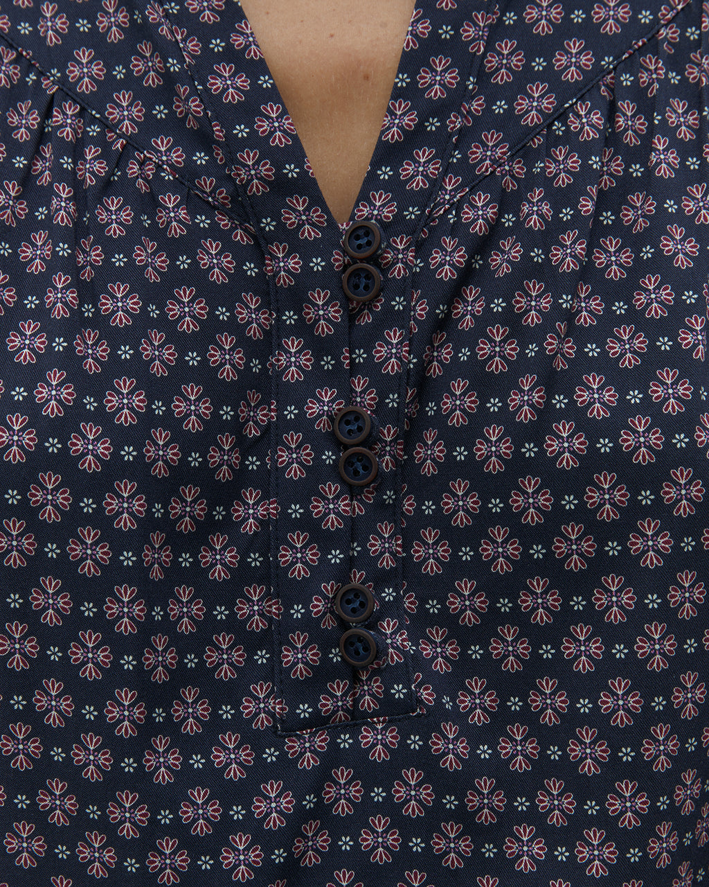 Blusa de mujer estampada cuello mao manga larga