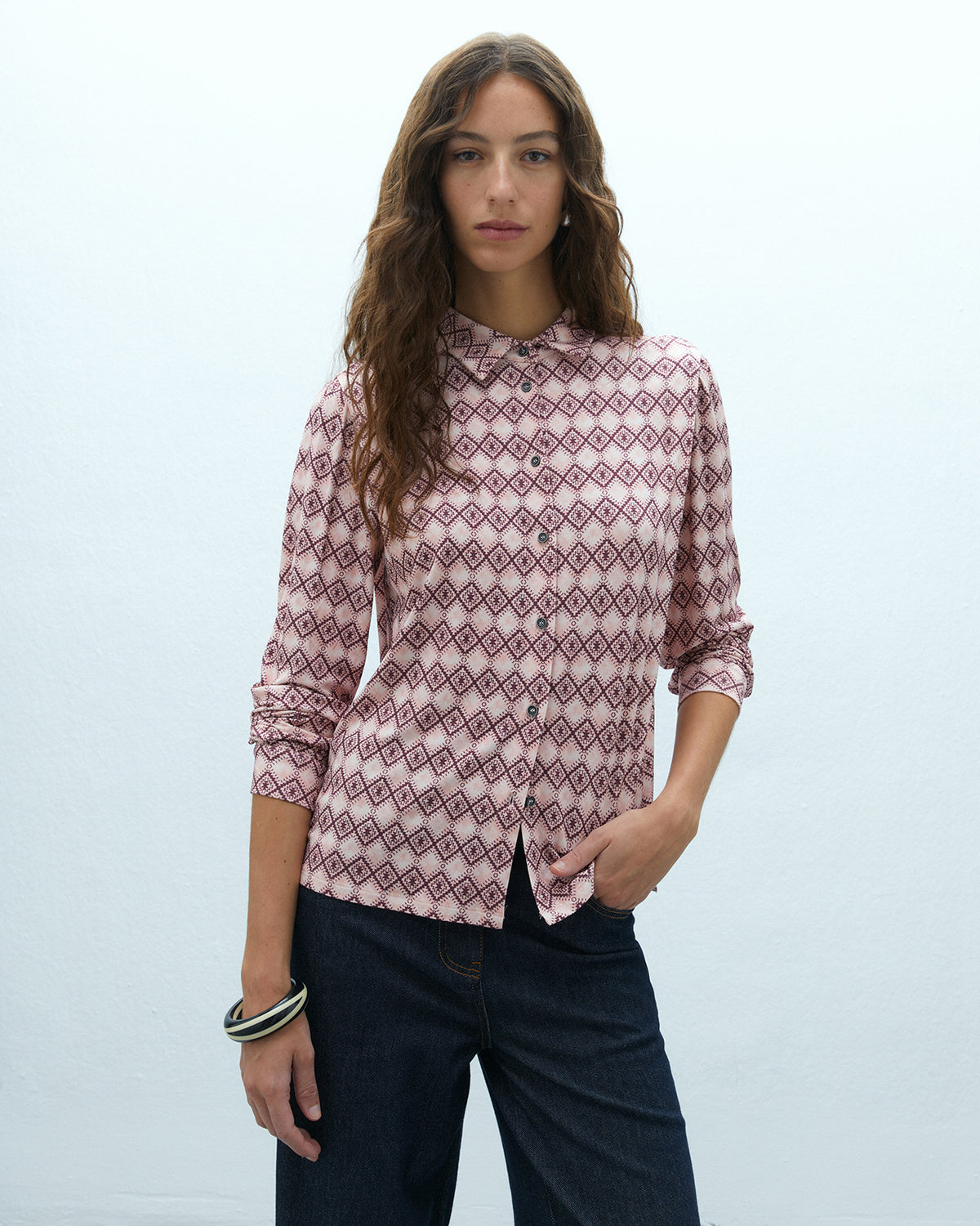 Camisa de mujer en punto estampado cuello camisero