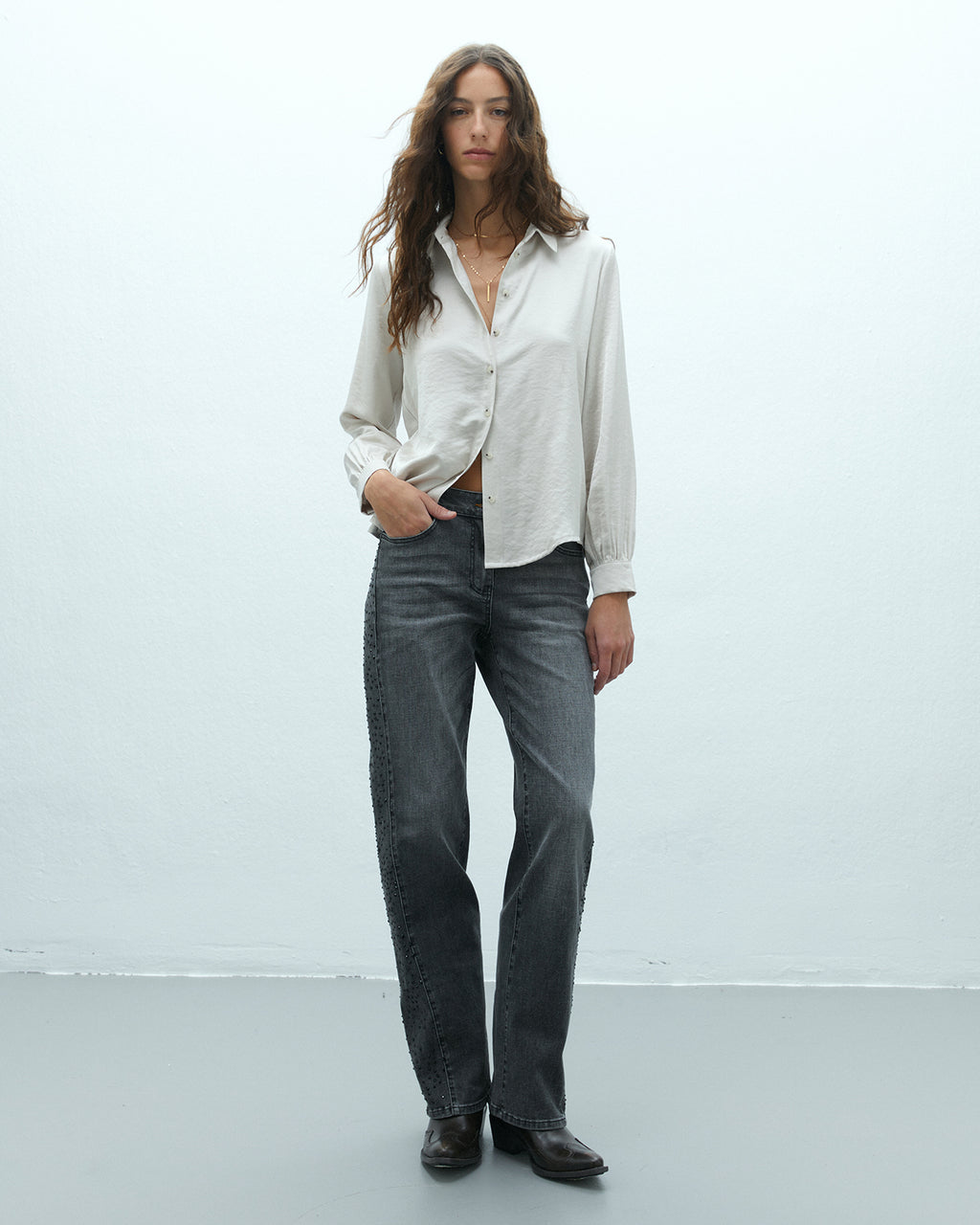 Camisa de mujer satinada cuello camisero manga larga