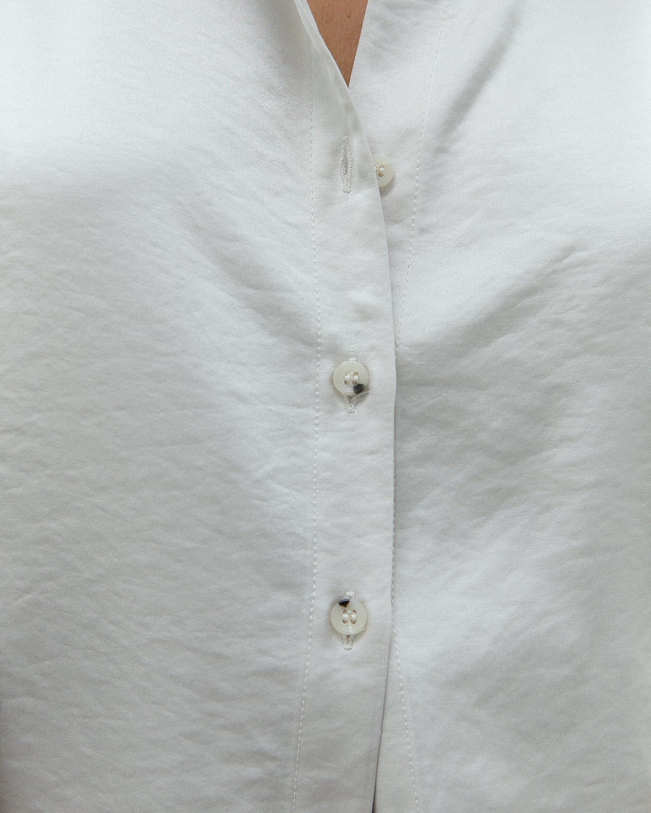 Camisa de mujer satinada cuello camisero manga larga