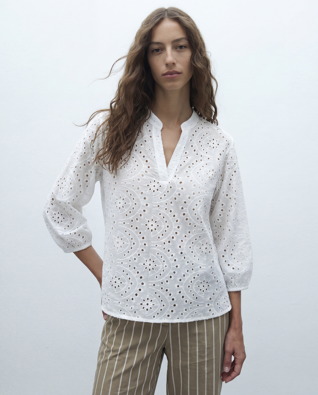 Blusa de mujer bordado suizo manga francesa