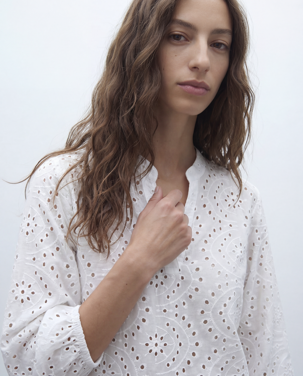 Blusa de mujer bordado suizo manga francesa