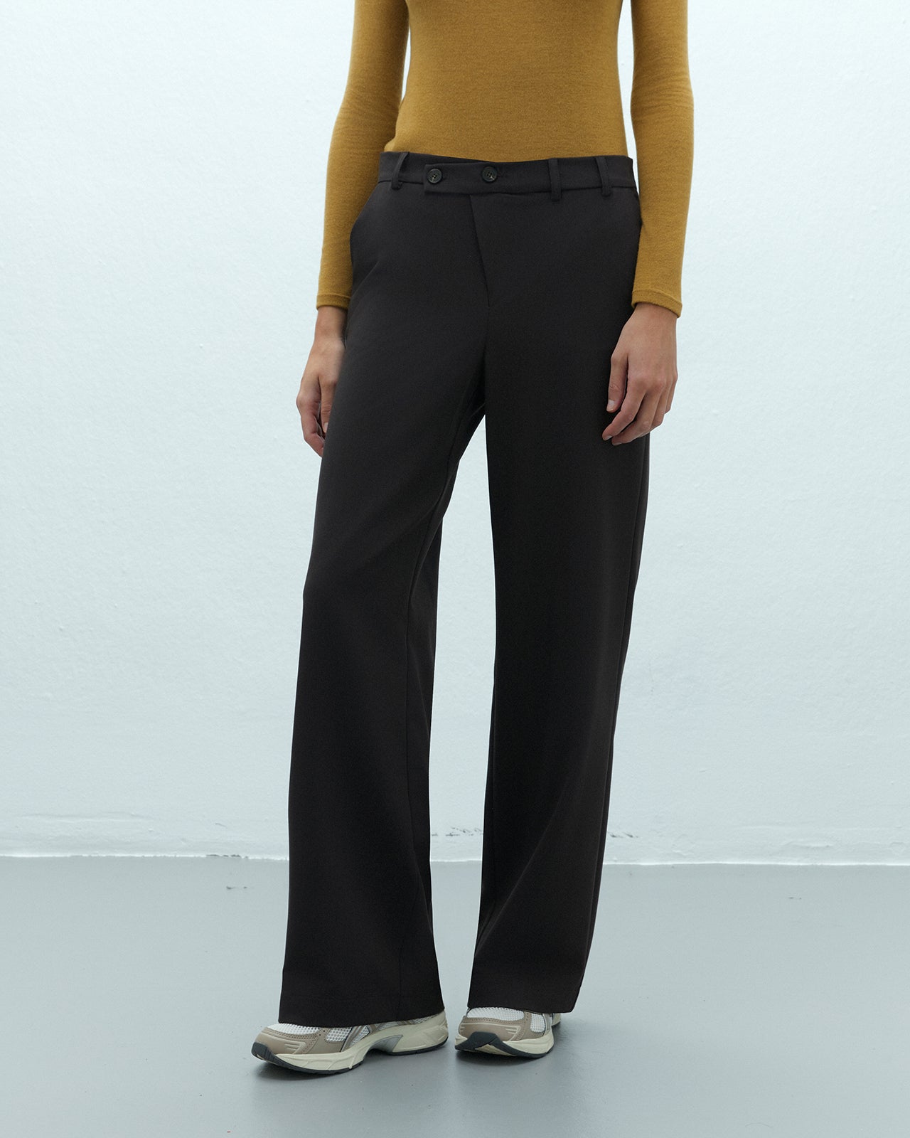 Pantalón recto de mujer elástico