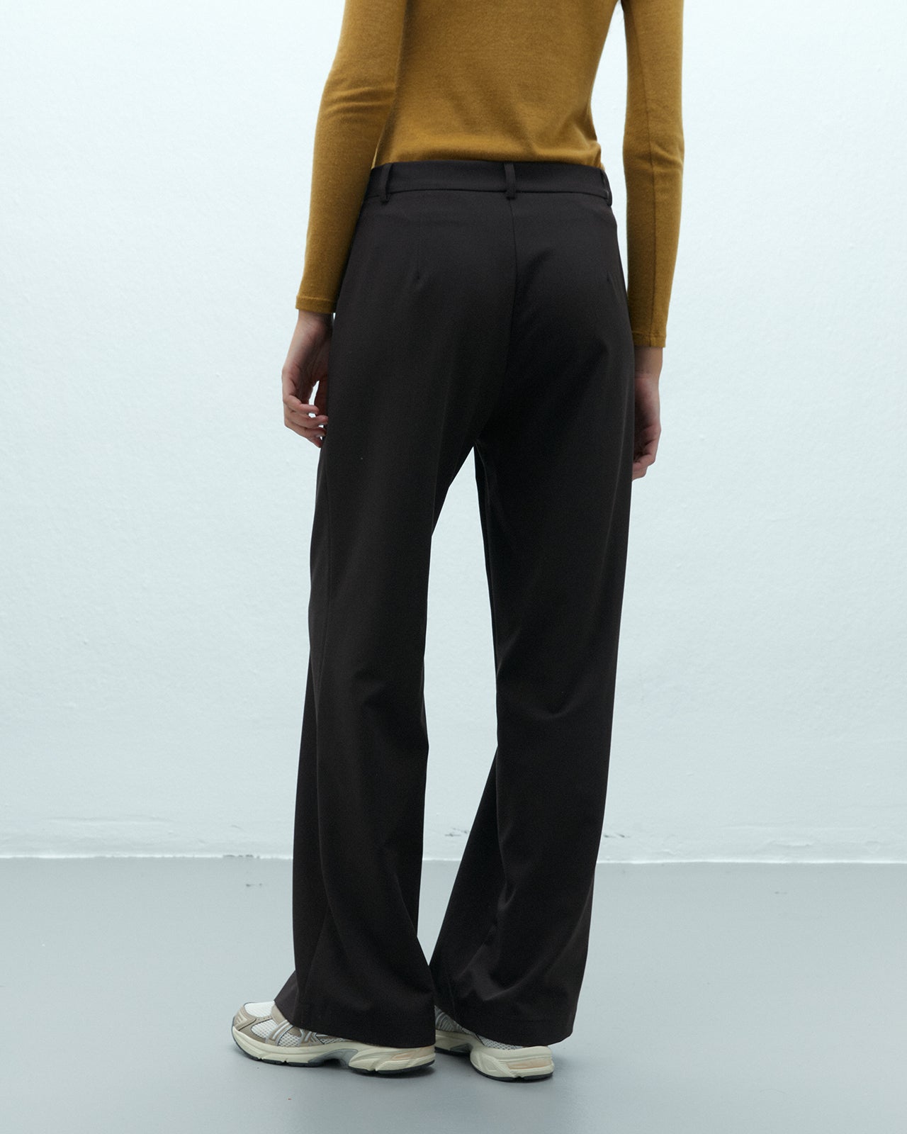 Pantalón recto de mujer elástico