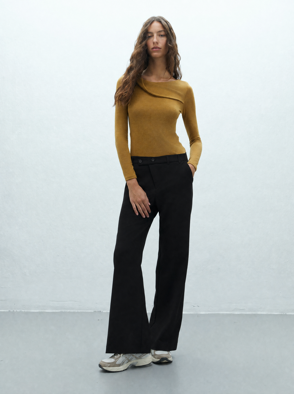 Pantalón recto de mujer elástico