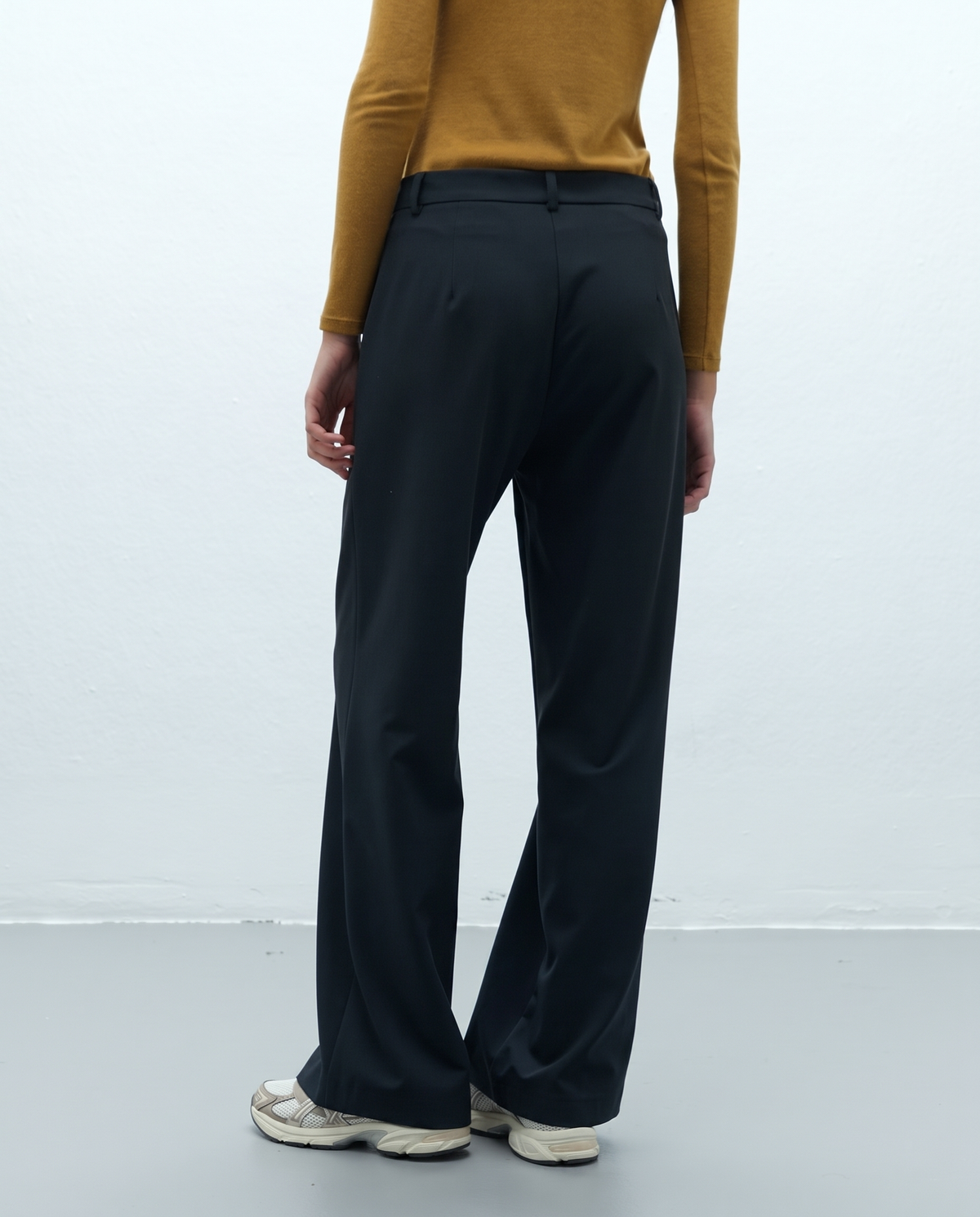 Pantalón recto de mujer elástico
