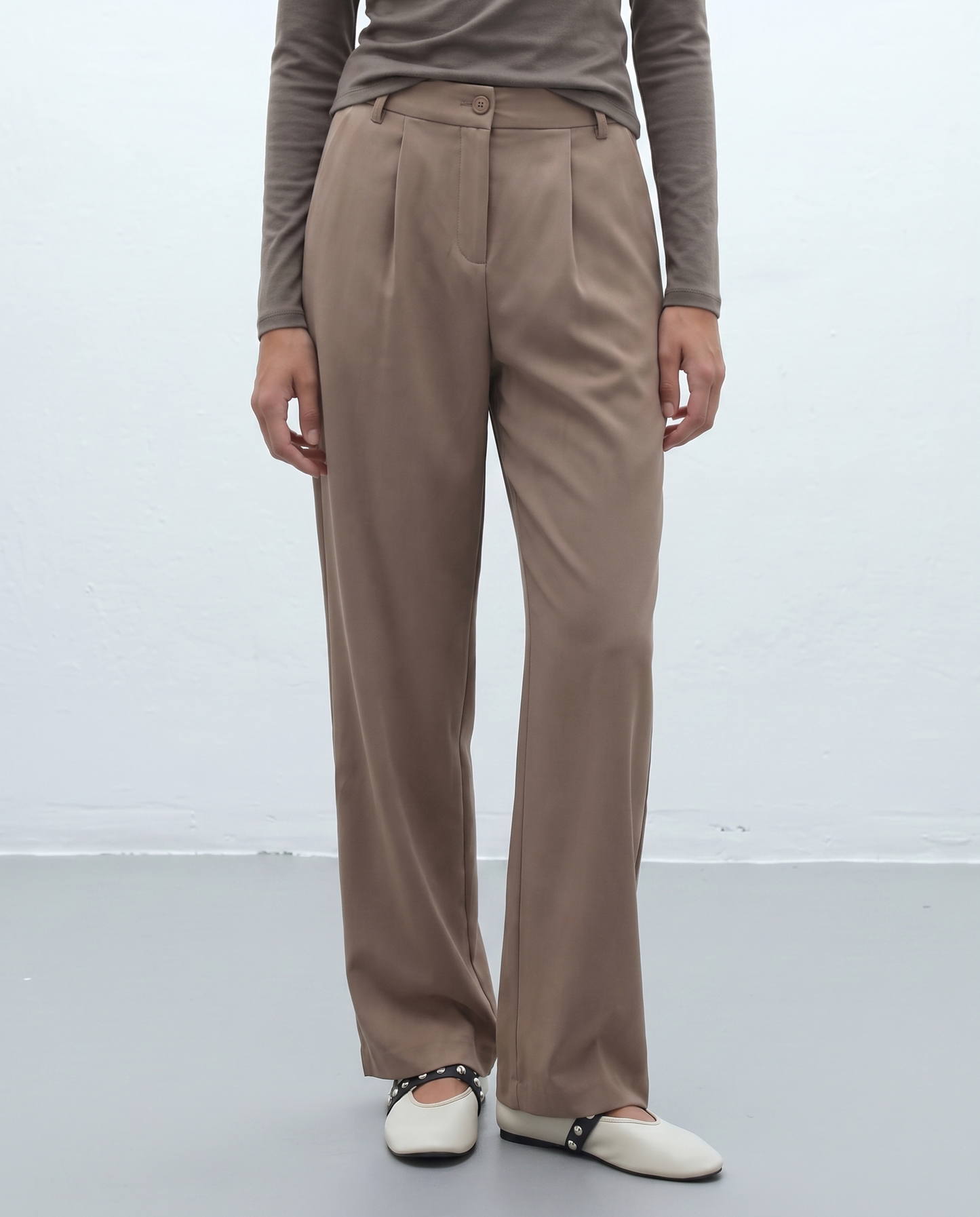 Pantalón recto de mujer antelina con pinzas