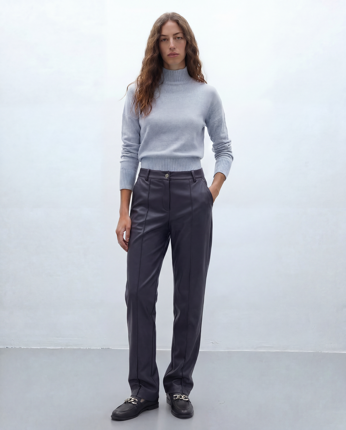 Pantalón recto de mujer ecopiel elástico
