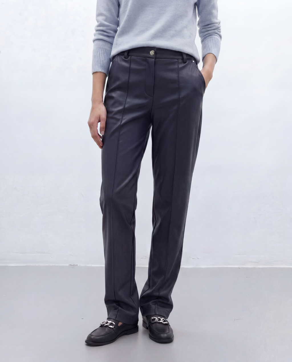 Pantalón recto de mujer ecopiel elástico