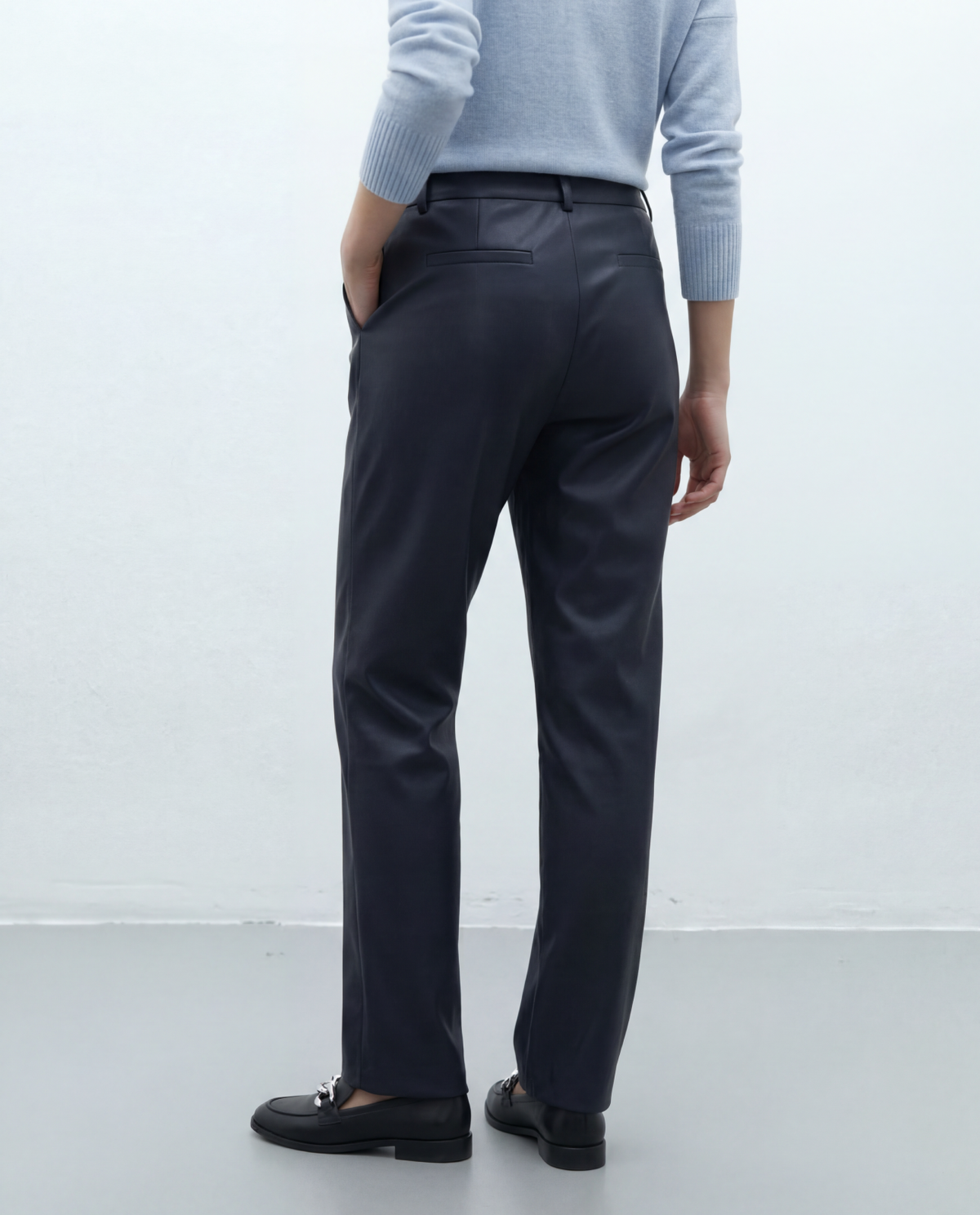 Pantalón recto de mujer ecopiel elástico