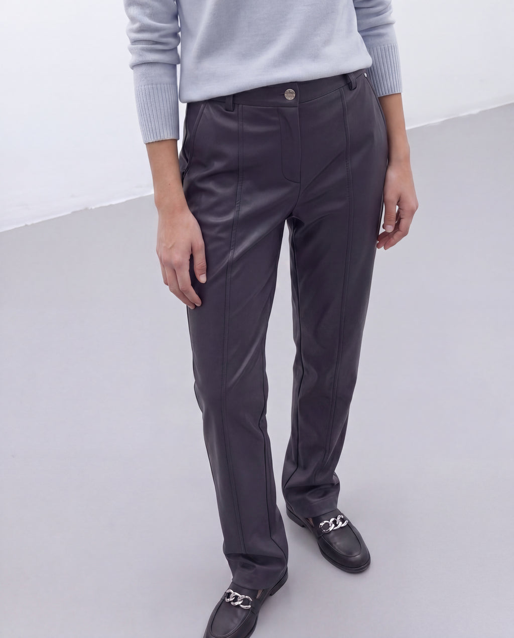 Pantalón recto de mujer ecopiel elástico