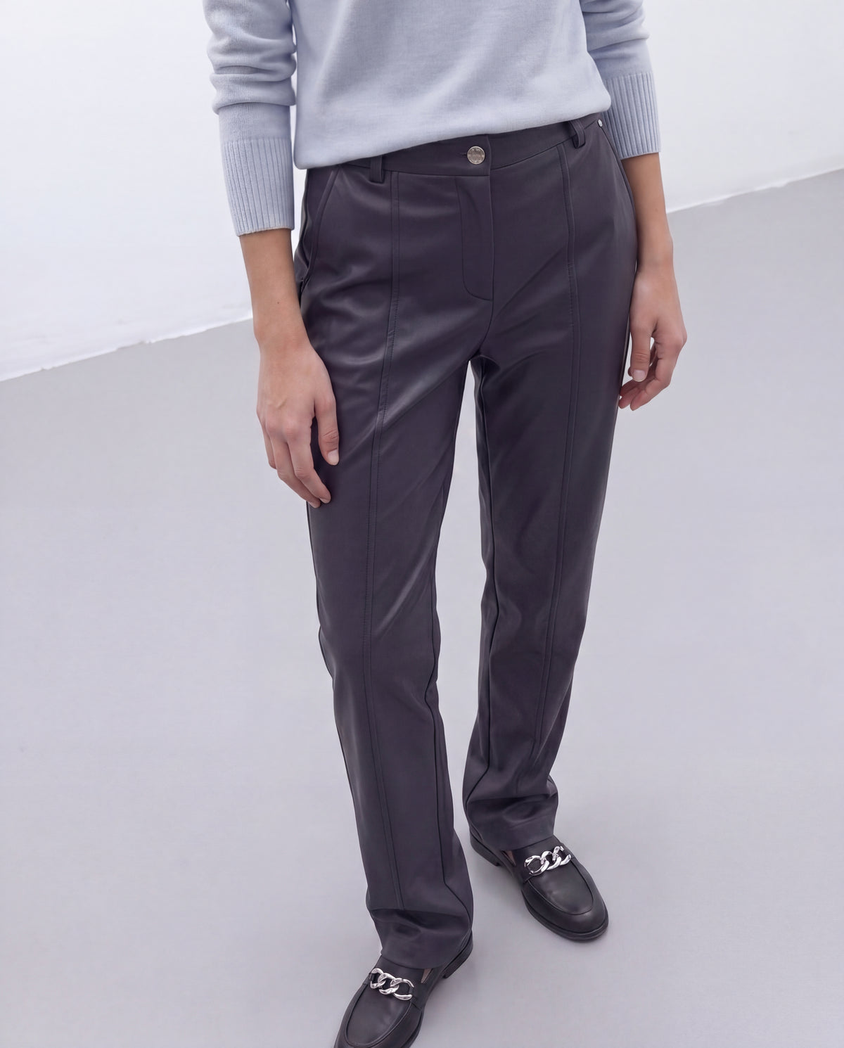Pantalón recto de mujer ecopiel elástico