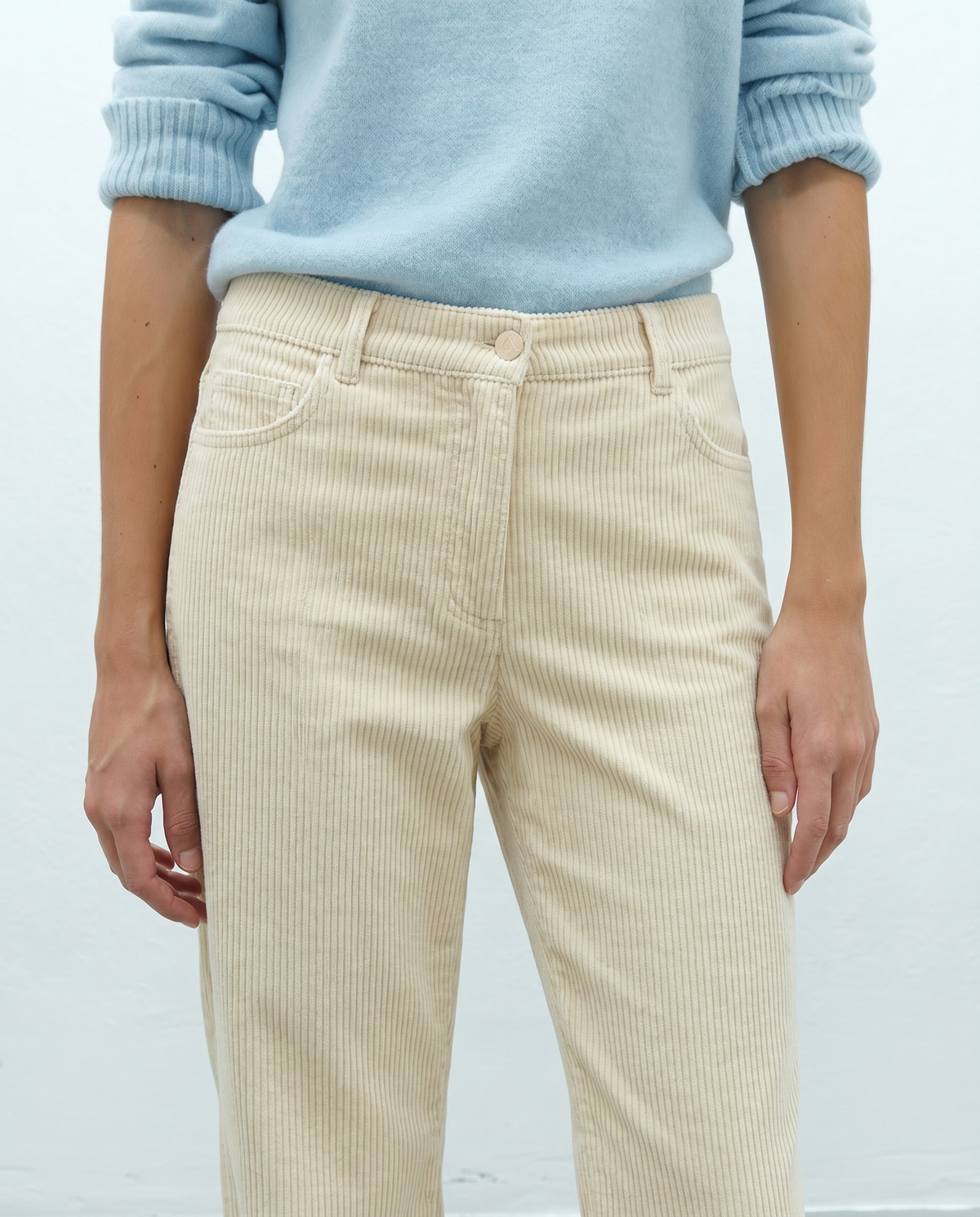 Pantalón recto mujer pana tiro medio  cinco bolsillos