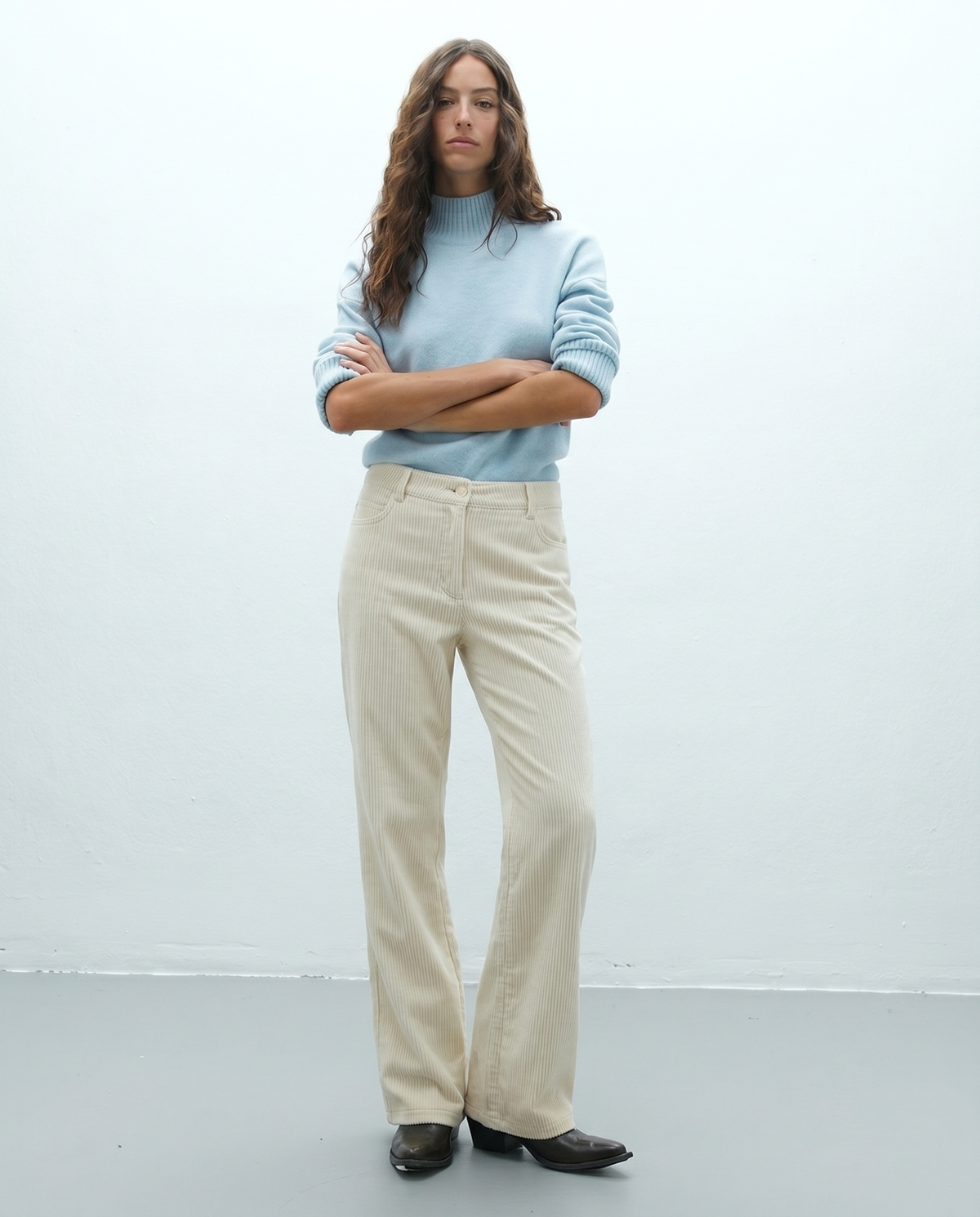 Pantalón recto mujer pana tiro medio  cinco bolsillos