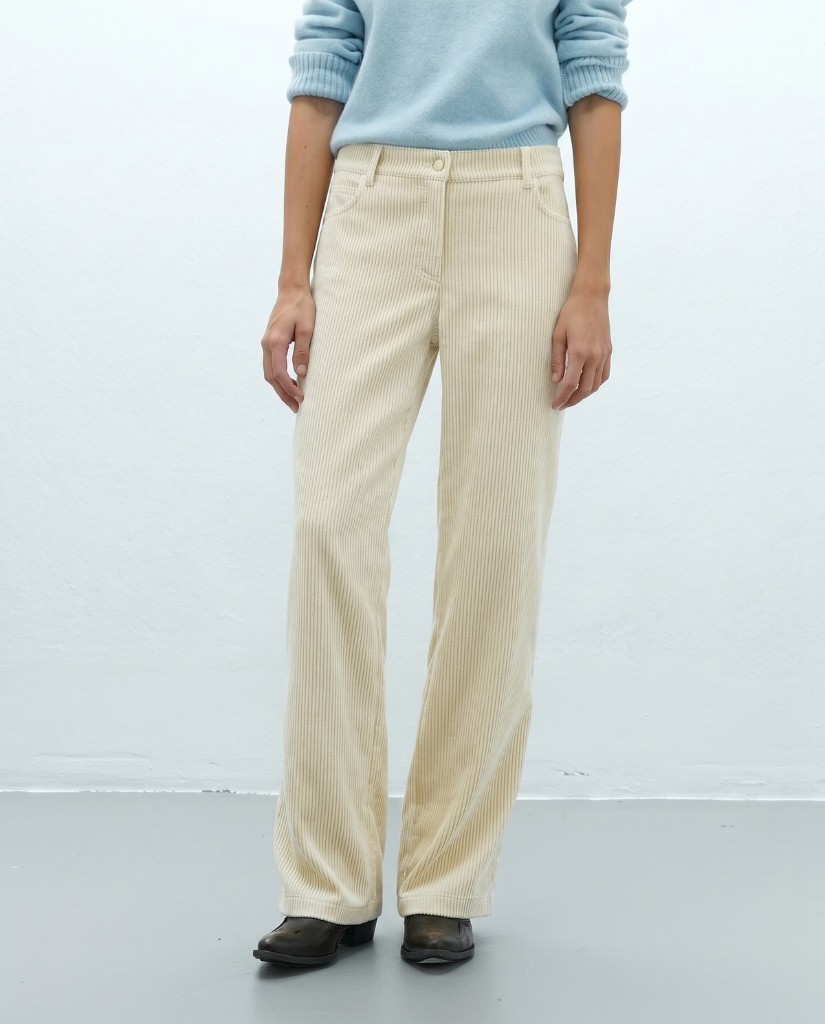 Pantalón recto mujer pana tiro medio  cinco bolsillos